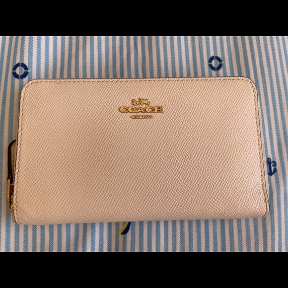 Coach Medium Zippy Wallet in Cream color - Picture 1 of 2